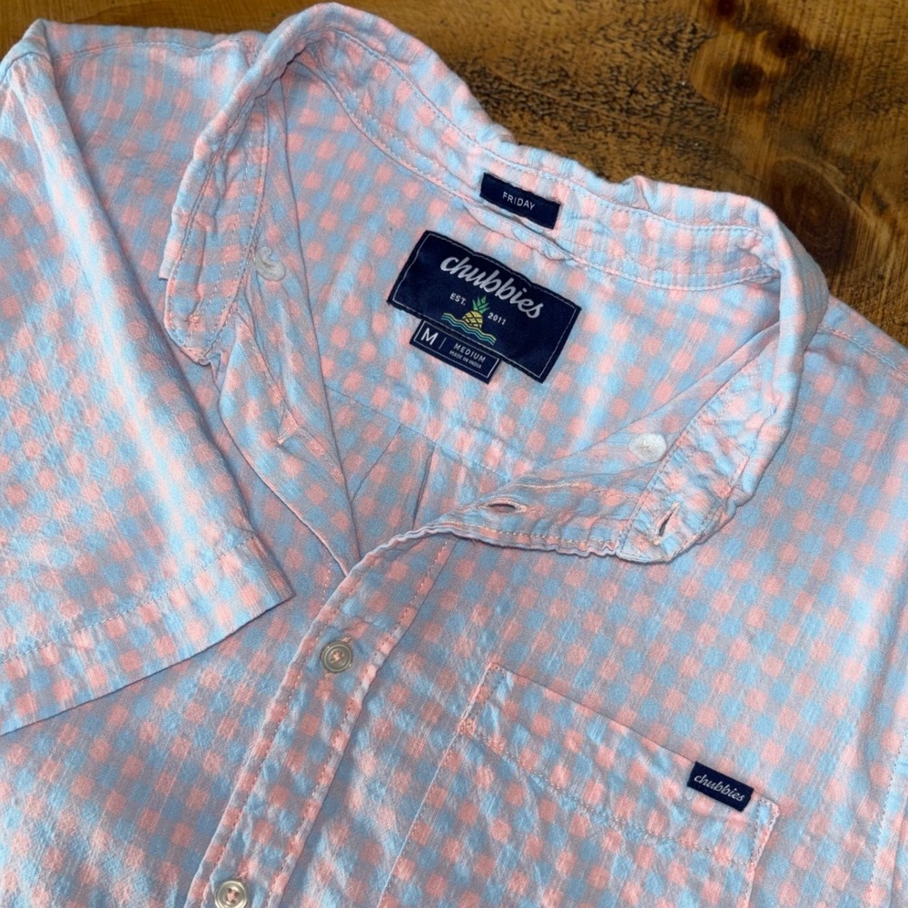 Chubbies Mens Blue Pink Checkered Gingham Short Sleeve Button Down Shirt Size M